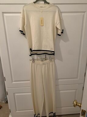 NWT Cream lounge Set with Black Trim